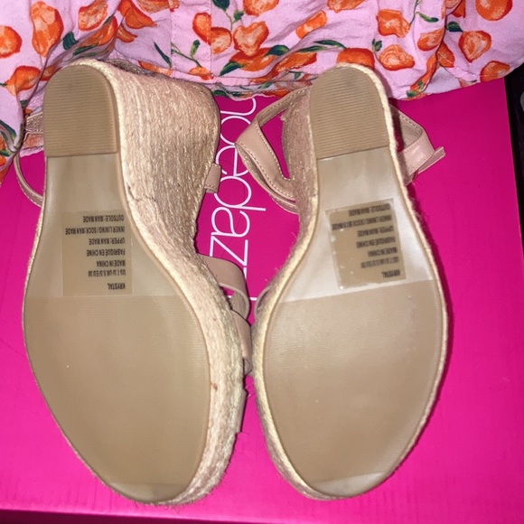 Cream Wedges size 7.5, lightly used - Picture 3 of 9